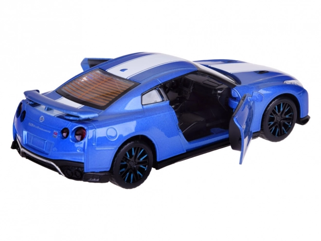 Auto Nissan GT-R s otevíracími dveřmi