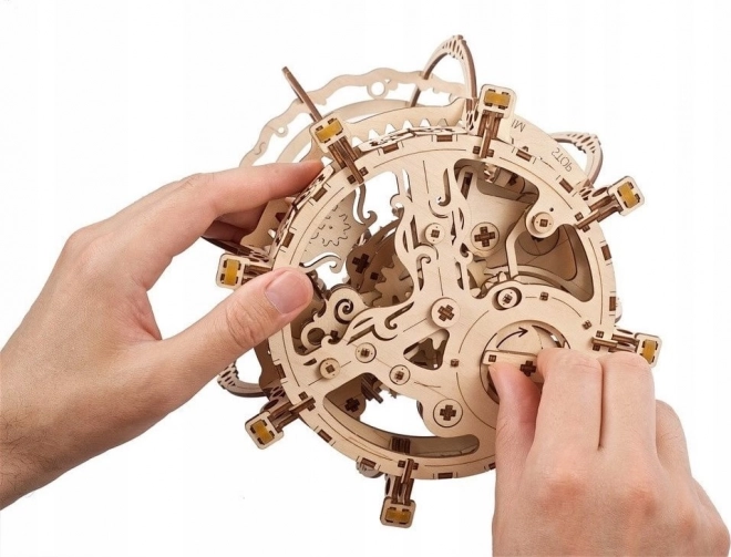 Ugears 3D dřevěné mechanické puzzle Mechanické akvárium