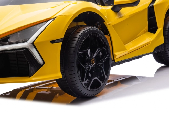 Žluté auto Lamborghini Revuelto XL