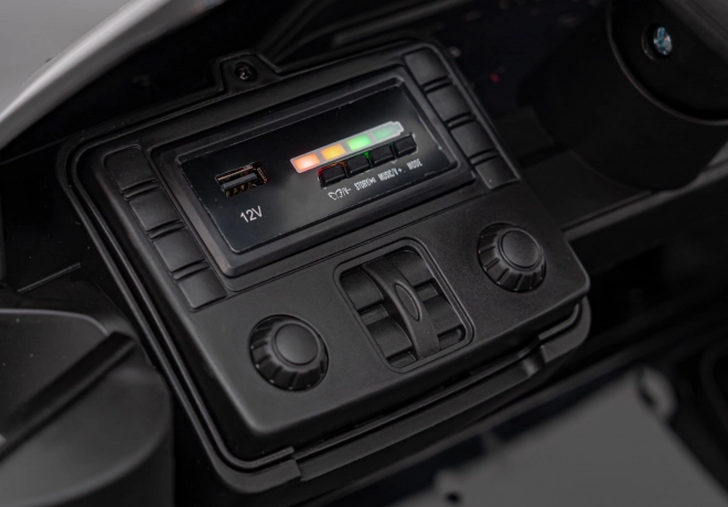 BMW M4 Vehicul Alb – Černé