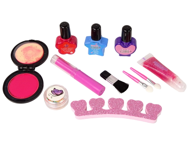 Kompletní make-up a manikúra v jednom