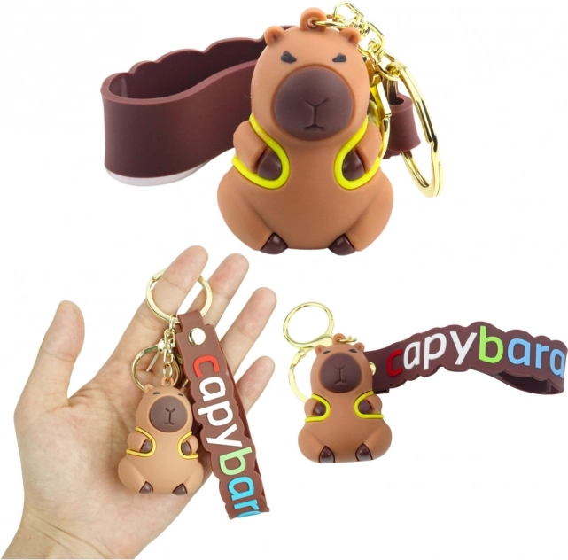 Přívěsek Kapybara Se Žlutým Batůžkem