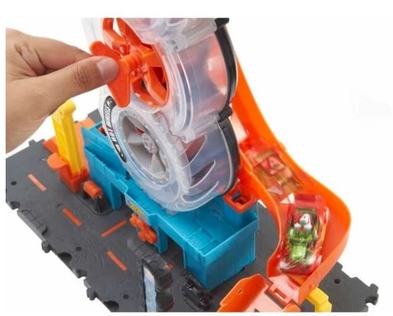 Hot Wheels Město Super Twist Pneuservis