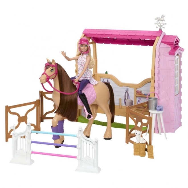 Sada panenky Barbie se stájí, koněm a příslušenstvím