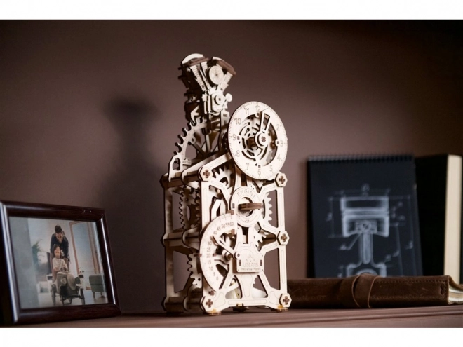 Ugears 3D dřevěné mechanické puzzle Hodiny motoru