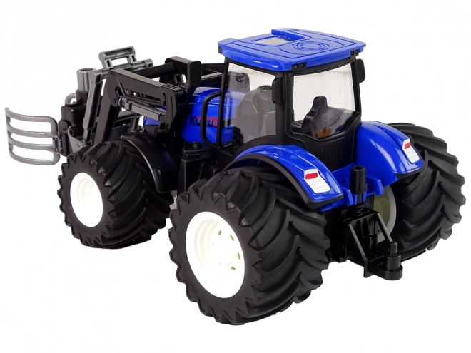 Dálkově ovládaný traktor s drapákem Blue