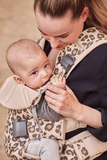 Dětské nosítko BABYBJORN ONE, Béžová/Leopardí – Leopardí