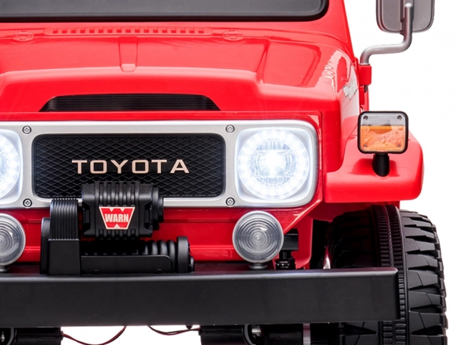 Dětské elektrické auto Toyota Land Cruiser – Červená