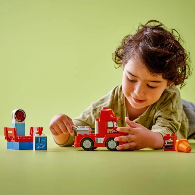 LEGO DUPLO Disney Auta Maniek na závodech