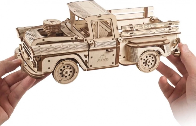 Ugears 3D dřevěné mechanické puzzle Americký náklaďák (pick-up)