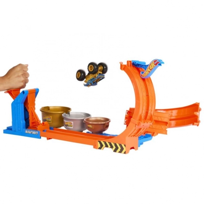 Hot Wheels monster truck dráha se smyčkou a Bigfootem