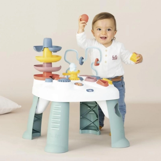 Zábavná kuličková věž pro učení příčiny a následku