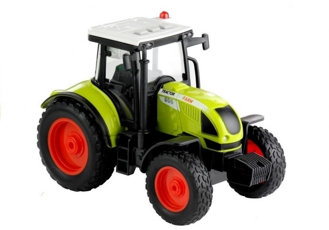 Traktor s lisem na balíky