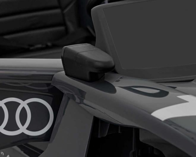 Audi RSQ E-TRON vozidlo Šedá