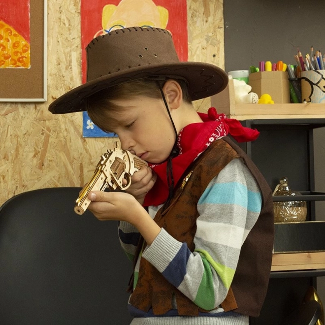 Dřevěné 3D puzzle revolveru Corsac od Robotime