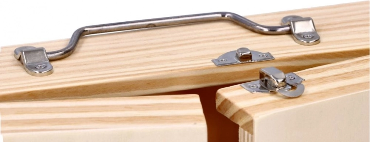 Pevný dřevěný box s bezpečným zavíráním