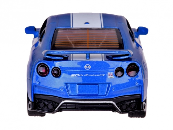 Auto Nissan GT-R s otevíracími dveřmi