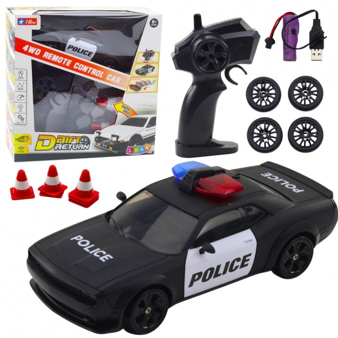 Závodní RC auto s výměnnými koly policie
