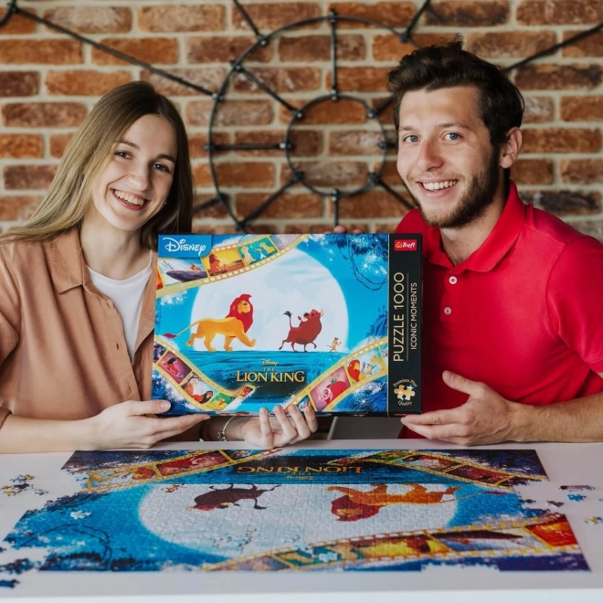 Puzzle Premium Plus Ikonické Momentky: Lví král 1000 dílků