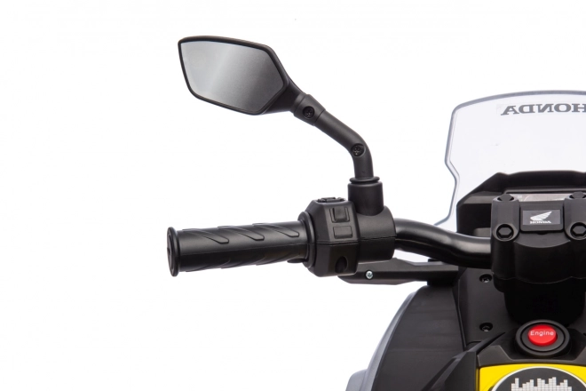 Motocykl Honda NC750X žlutý
