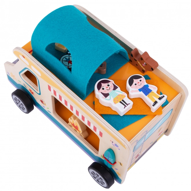 Tooky Toy dřevěný karavan s postavami pro kempování