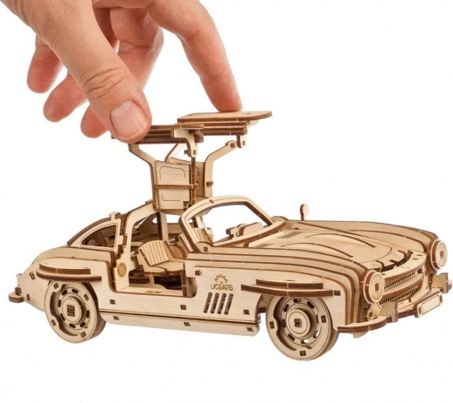 Ugears 3D dřevěné mechanické puzzle Auto Winged Sports Coupe