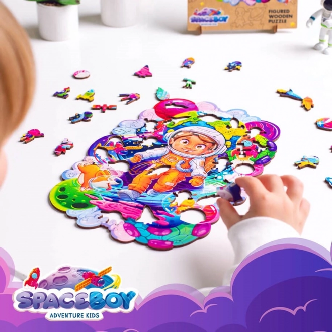 DŘEVĚNÉ BAREVNÉ PUZZLE - Vesmírný dobrodruh