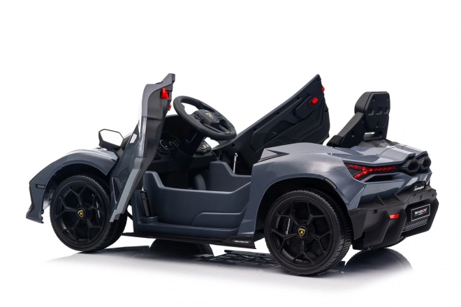 Auto lamborghini revuelto šedé