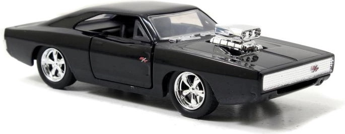 Otevírací dveře a detailní interiér