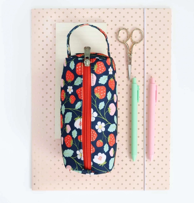 A Little Lovely Company Pouzdro na pastelky – Jahody