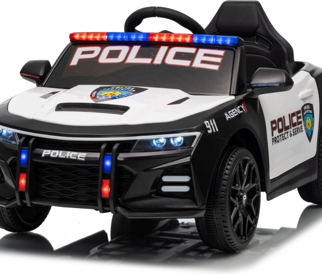 Černé policejní auto 911 Agentura