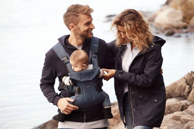 BABYBJORN ONE AIR - dětské nosítko, tmavě modré + bryndák pro ergonomické nosítko One – Modrá