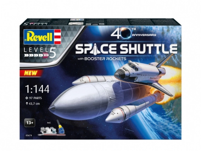 Revell model Space Shuttle s posilovacími raketami