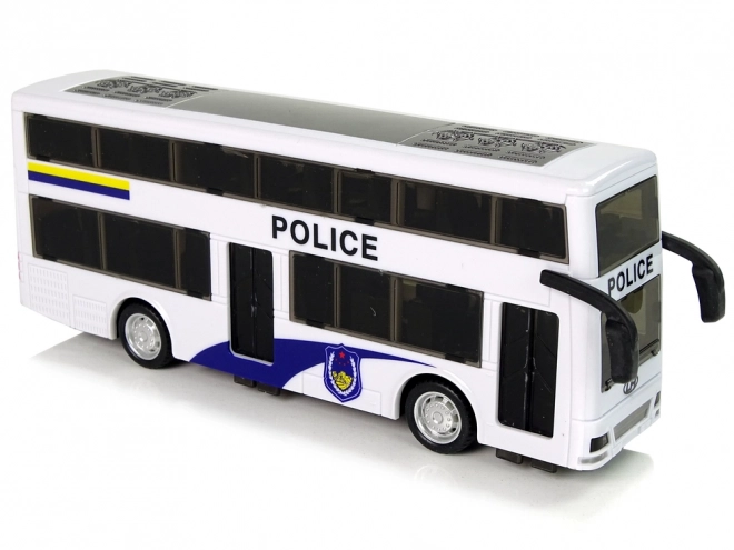 Policejní dvoupatrový bílý autobus se zvukem tahu