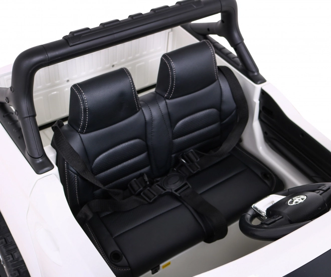 Toyota Hilux baterie pro děti Bílá + pohon 4x4 + dálkové ovládání + 2 nosiče zavazadel + rádio MP3 + LED dioda