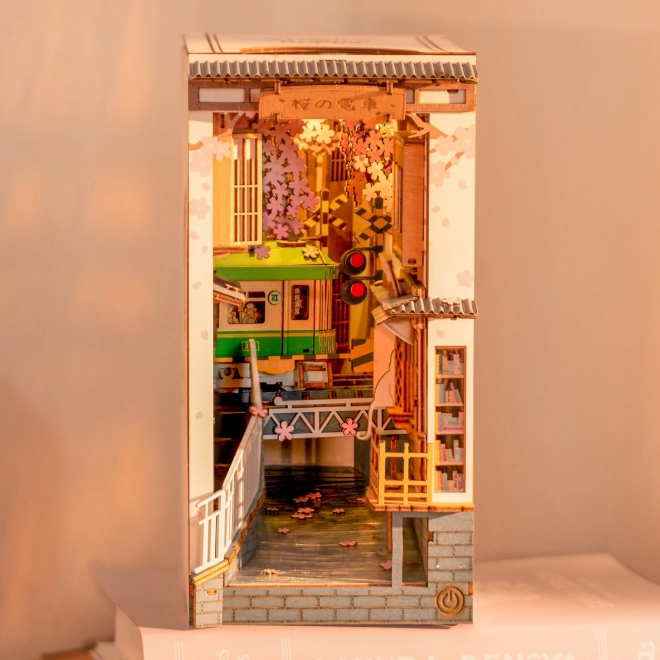 Zarážka na knihy miniatura domečku Sakurová ulička