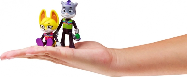 Dvě hrdinské figurky s „křídly“