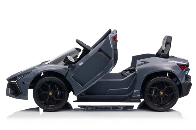 Auto lamborghini revuelto šedé
