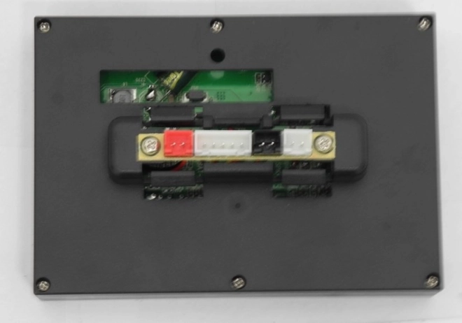 LCD hudební panel do auta na akumulátor