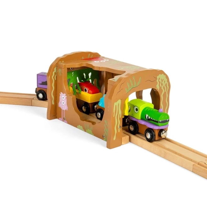 Dřevěný tunel s příšerkami