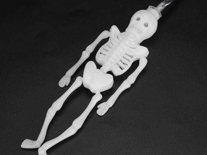 Led girlanda s kostlivci na Halloween