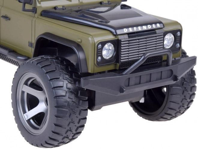 Zdalně ovládaný terénní Land Rover Defender pro děti