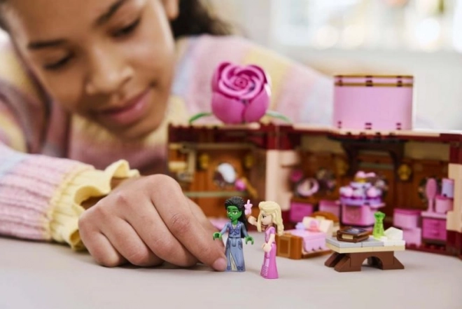 LEGO Wicked 75683 Studentská kolej Glindy a Elphaby