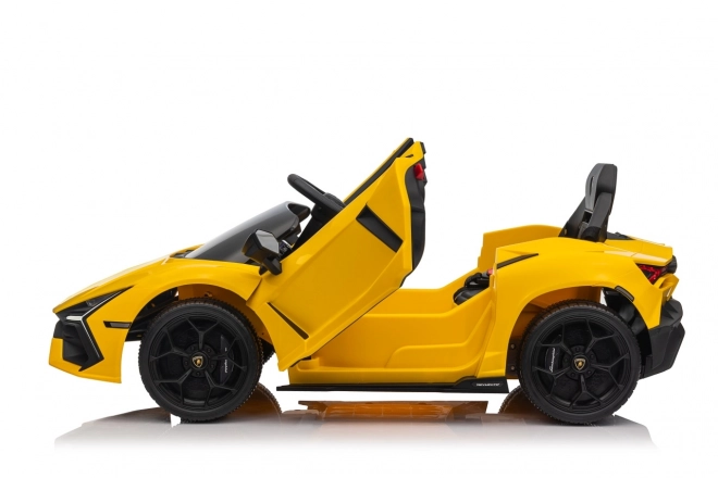 Auto Lamborghini Revuelto žluté