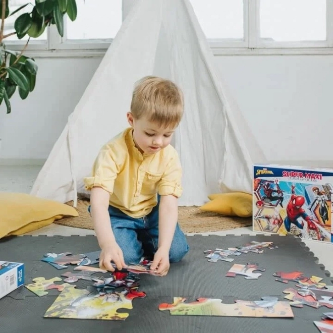 TREFL Oboustranné puzzle Spiderman jde do akce SUPER MAXI 24 dílků