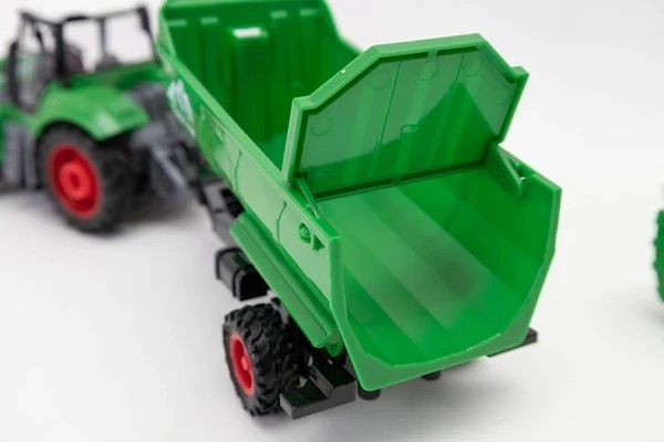 Zábavní RC traktor s přívěsem
