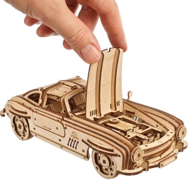 Ugears 3D dřevěné mechanické puzzle Auto Winged Sports Coupe