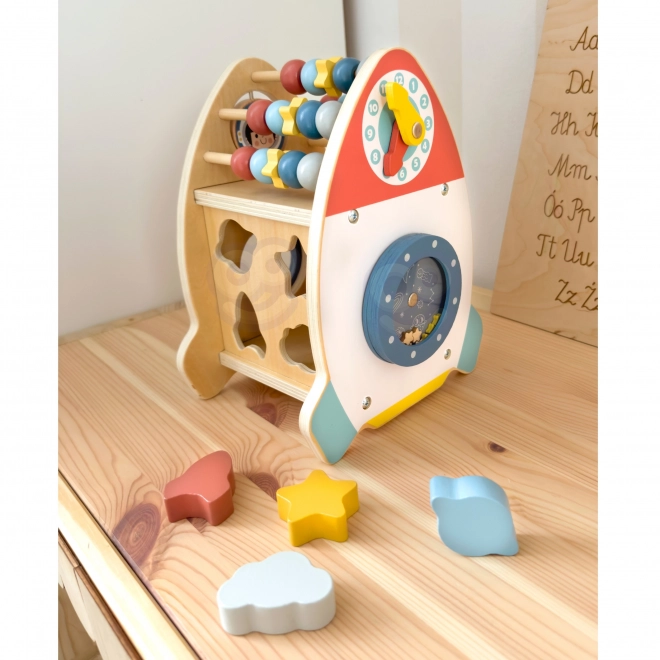 Dřevěná aktivní raketa s labyrintem Tooky Toy