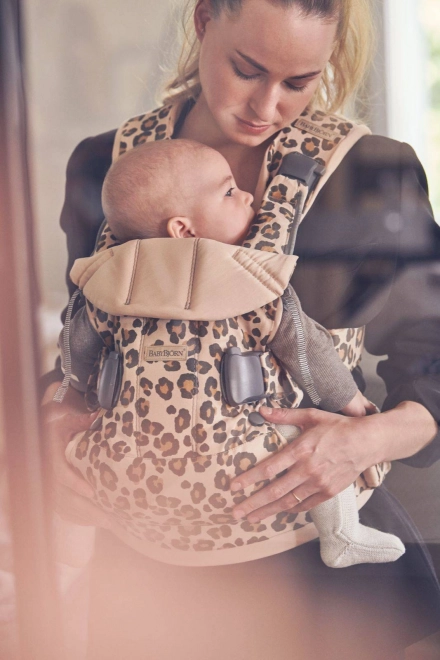 Dětské nosítko BABYBJORN ONE, Béžová/Leopardí – Leopardí