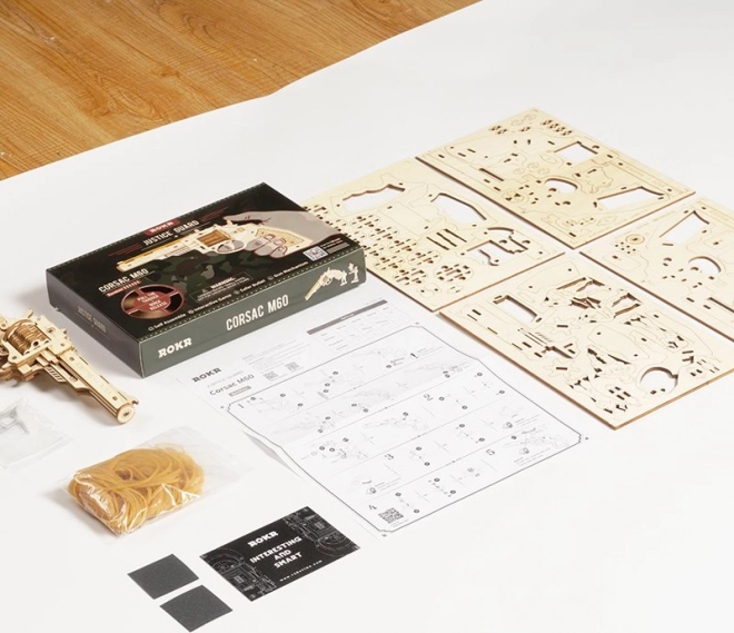 Dřevěné 3D puzzle revolveru Corsac od Robotime